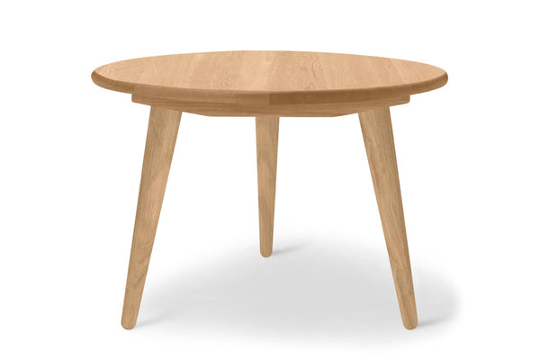 Small, round oak wood coffee table by Carl Hansen & Son