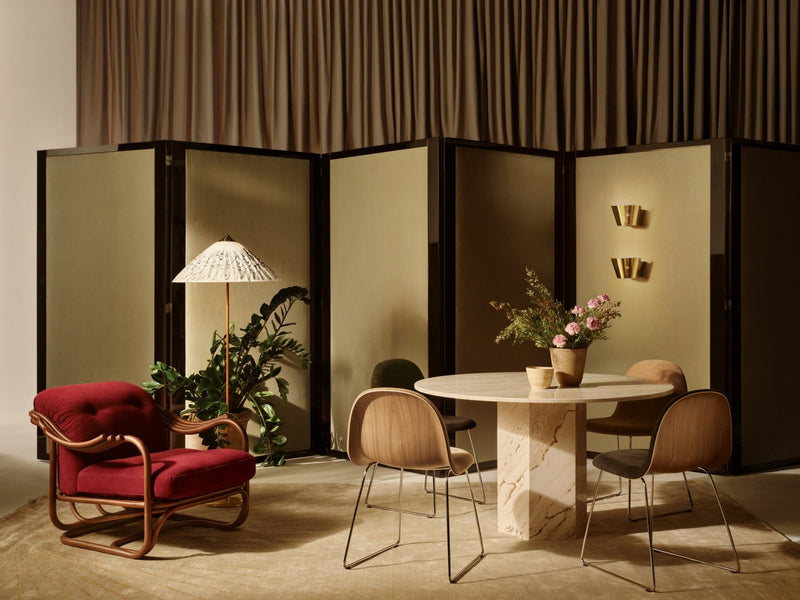 9602 Floor Lamp - Gubi Floor Lamps - Brass - Henry Moore - HORNE