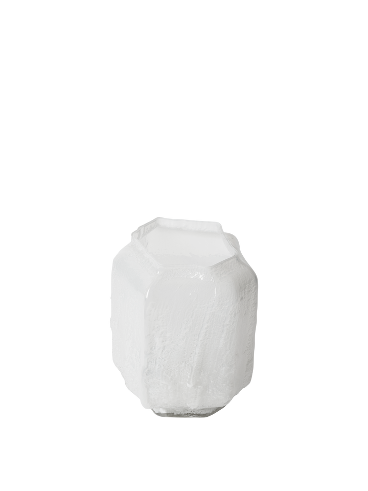 Mokuri Vase - H25 / White alternate view - Ferm Living