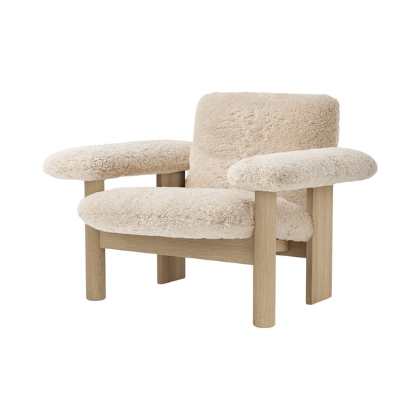 Brasilia Lounge Chair, Low Back - Sheepskin - Audo Copenhagen - Chairs - Natural Oak - Nature - HORNE