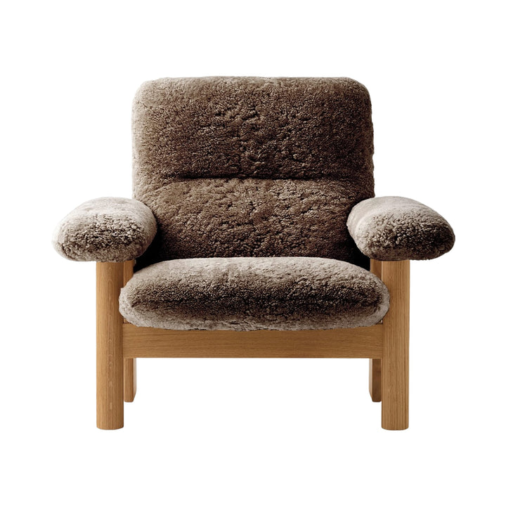 Brasilia Lounge Chair - Sheepskin - Audo Copenhagen - Chairs - Sahara - Natural Oak - HORNE