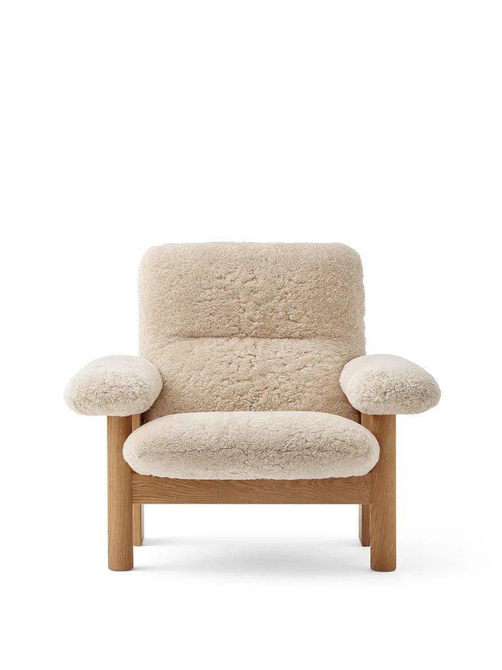 Brasilia Lounge Chair - Sheepskin - Audo Copenhagen - Chairs - Sahara - Natural Oak - HORNE