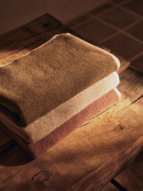 Ekko Hand Towel - Ferm Living - Cashmere/Off - white - HORNE