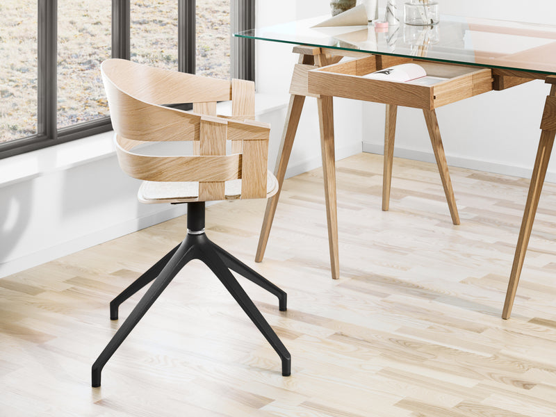 Wick Chair With Swivel Legs