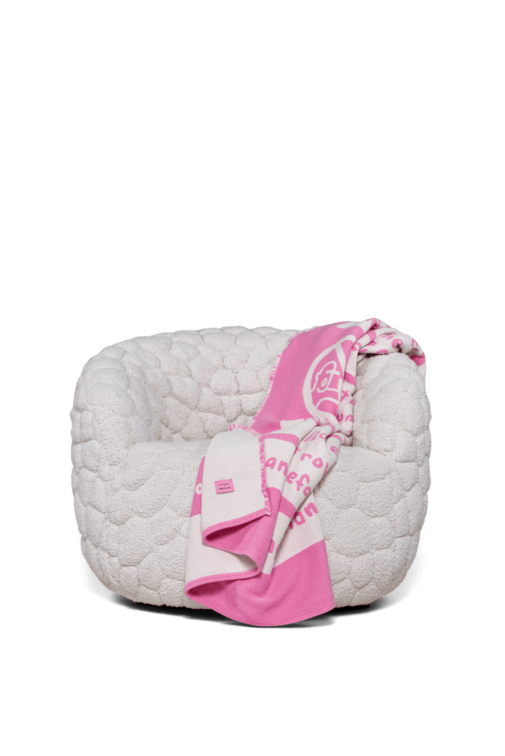 Introvert Blanket in a styled interior - Moooi