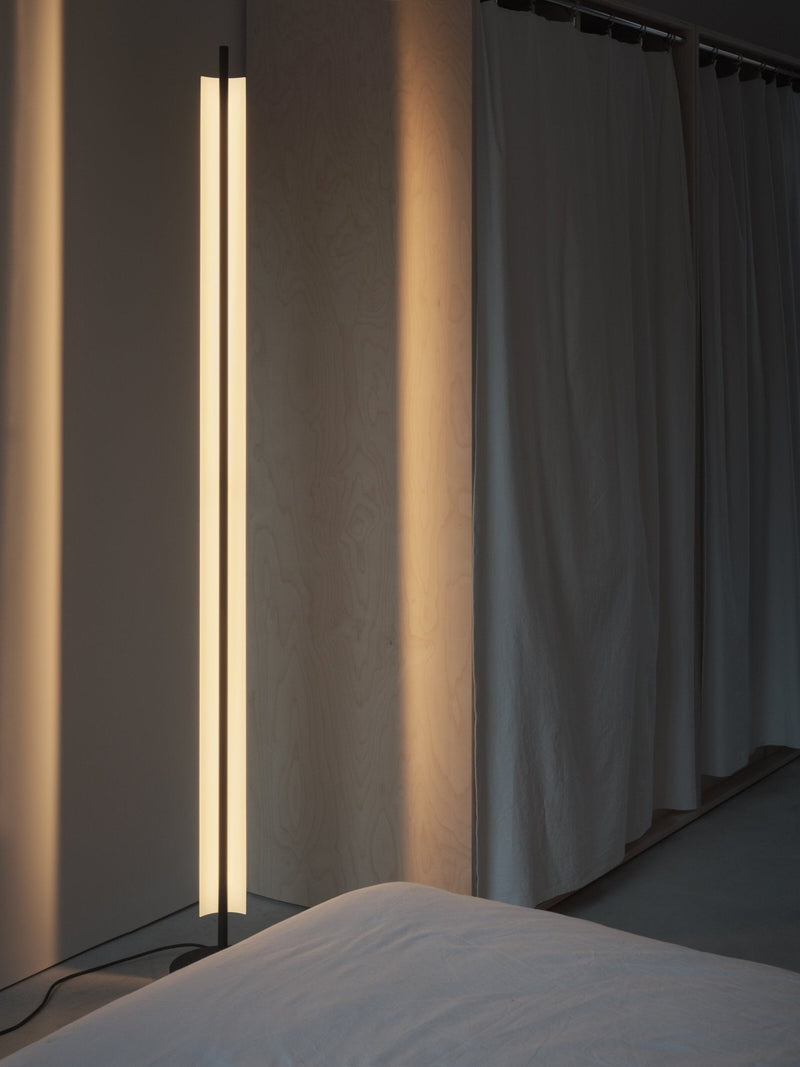 Lámina 165 Floor Lamp - Santa & Cole - Floor Lamps - HORNE