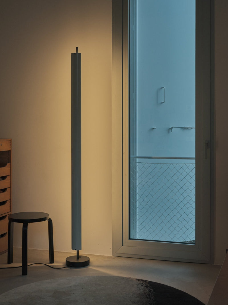 Lámina 165 Floor Lamp - Santa & Cole - Floor Lamps - HORNE