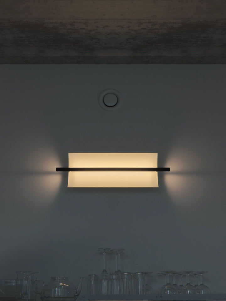 Lámina 45 Wall Lamp - Santa & Cole - Wall Sconces - HORNE