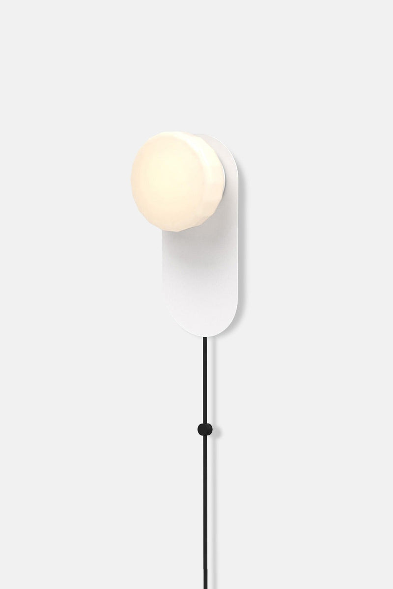 Pastille 1 Wayfind Corded - Faceted - RBW Lighting - Matte White - 2700K (warm white) - Corded Plug - in (Back) / 120V Input - HORNE