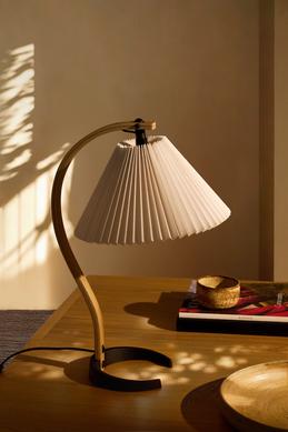 Timberline Table Lamp - US - Gubi Table Lamps - Oak/Birch - White - HORNE