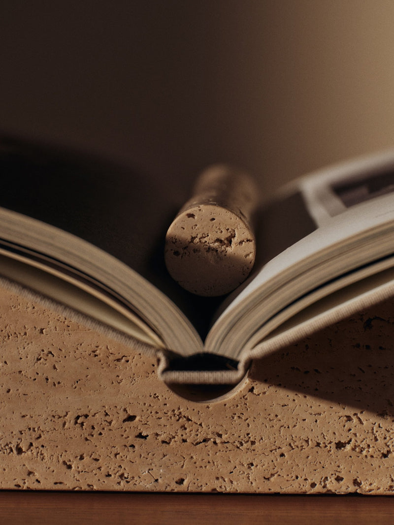 Tvara Book Stand - Ferm Living - Rosso Levanto - HORNE