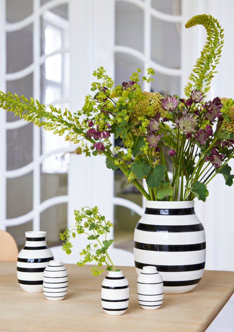 Omaggio Vase - Black - Kähler - Vases - 7.5