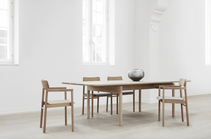 Post Chair - Upholstered Lacquered Oak - Fredericia - Chairs - HORNE
