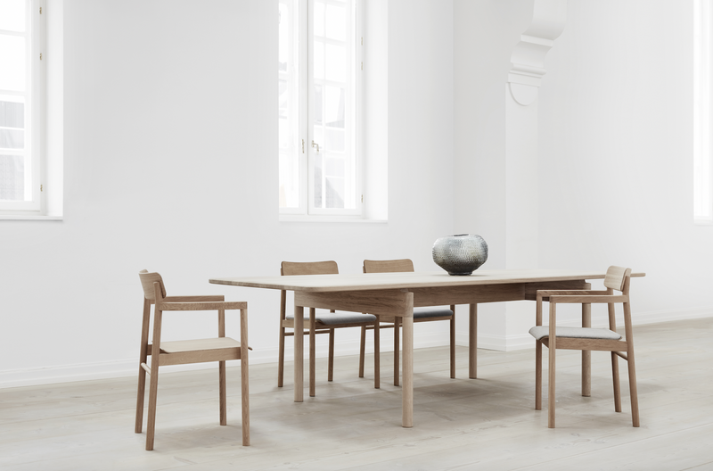 Post Chair - Upholstered Lacquered Oak - Fredericia - Chairs - HORNE