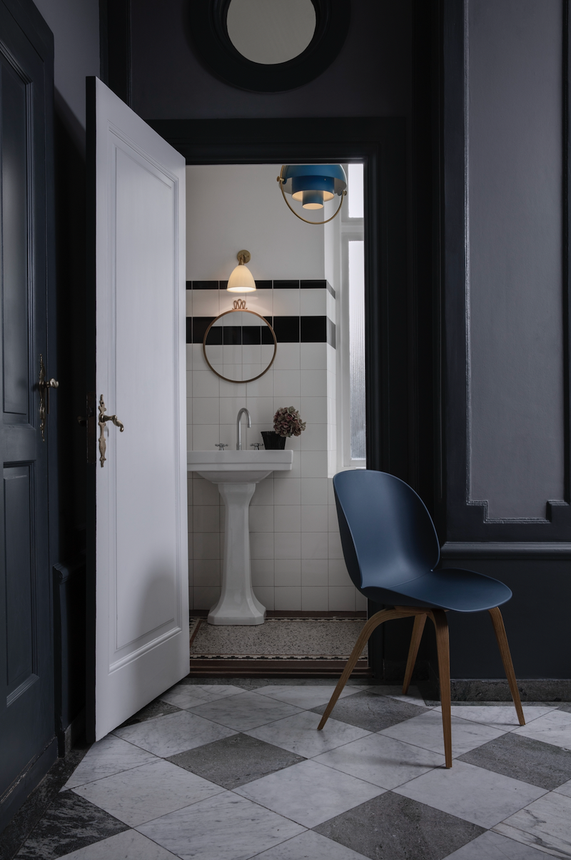 Beetle Dining Chair - Smoked Oak Base - Gubi - Chairs - Alabaster White - HORNE