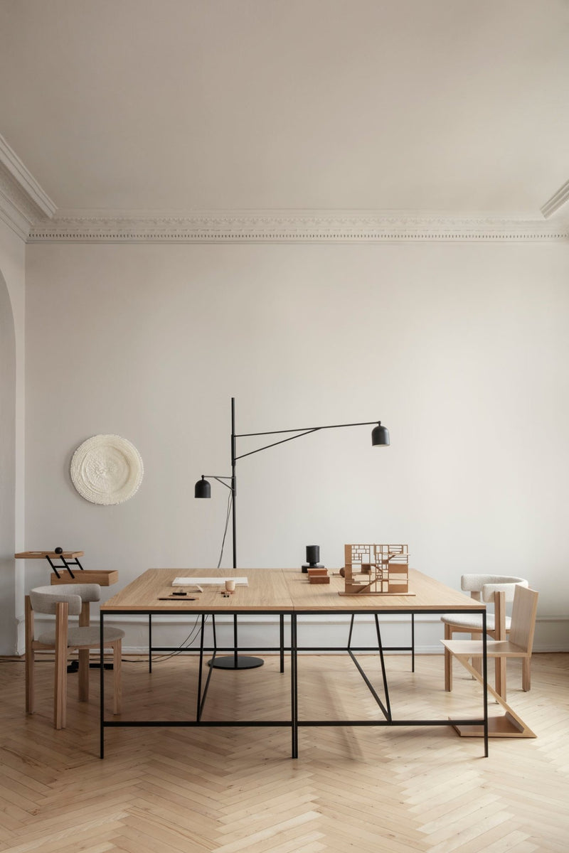 Awkward Light Floor Lamp - Karakter - Floor Lamps - HORNE