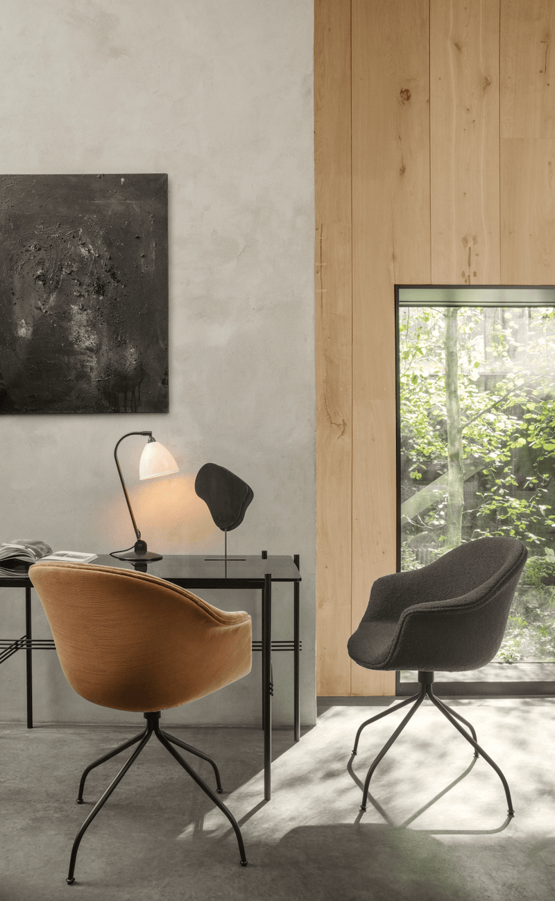 Bat Meeting Chair - Black Base - Gubi - Chairs - Black - HORNE