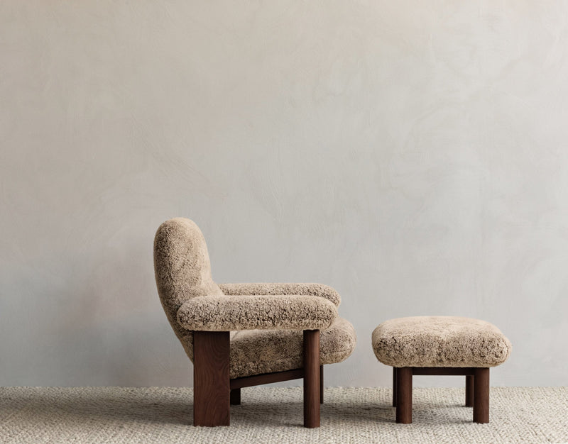 Brasilia Lounge Chair - Sheepskin - Audo Copenhagen - Chairs - Sahara - Natural Oak - HORNE