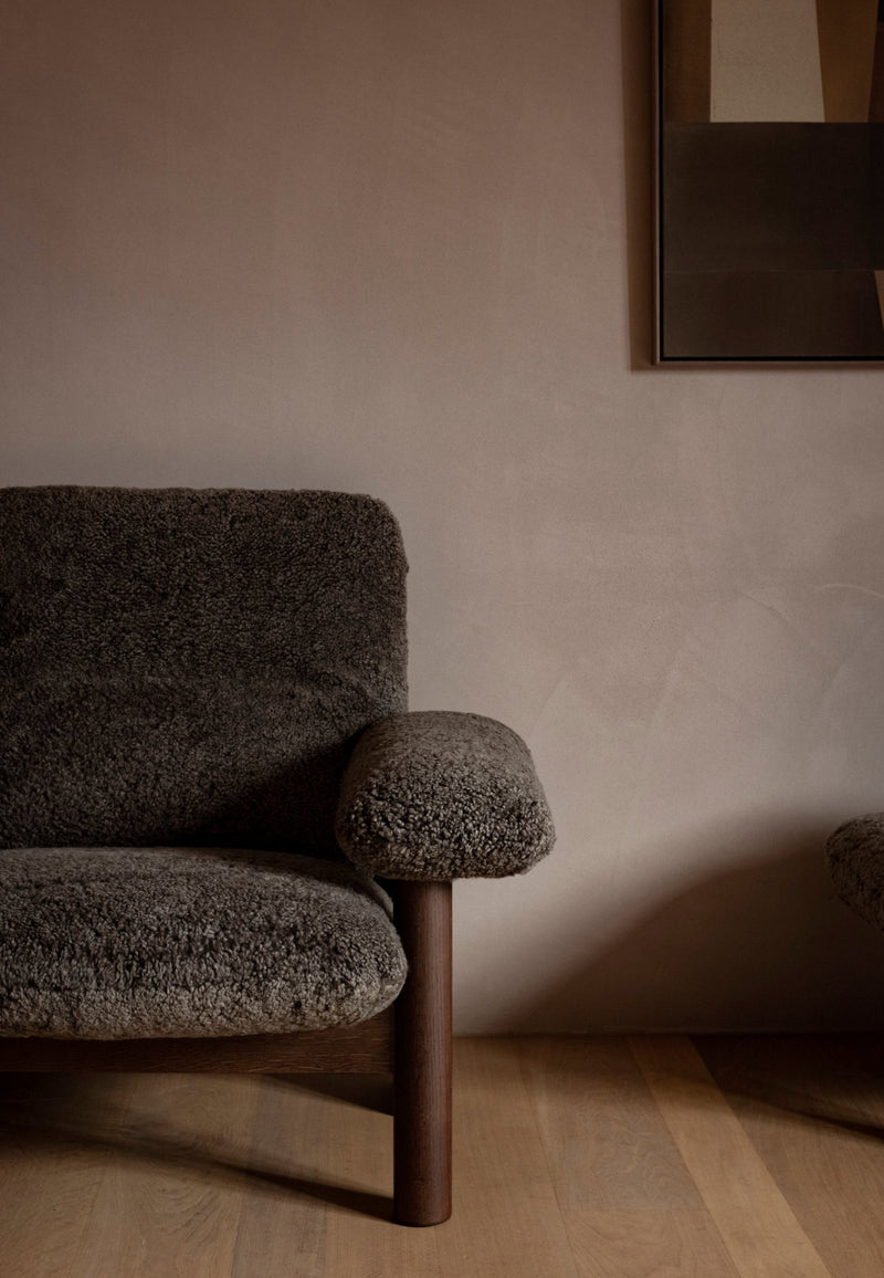 Brasilia Lounge Chair - Sheepskin - Audo Copenhagen - Chairs - Sahara - Natural Oak - HORNE