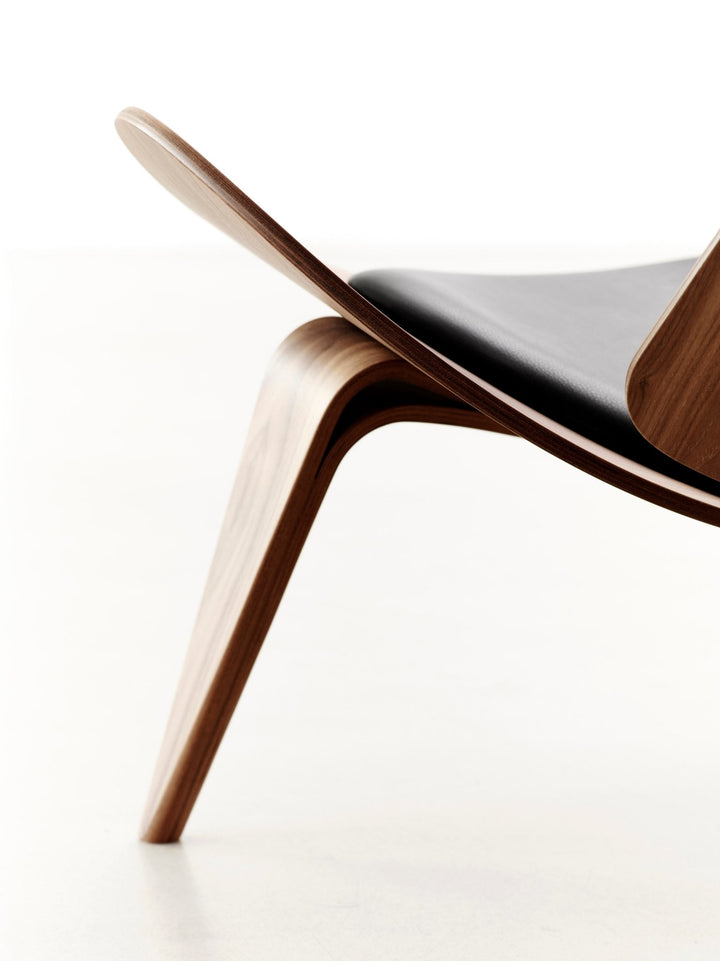 CH07 Shell Chair - Carl Hansen & Son - Chairs - Thor 301 Leather - HORNE