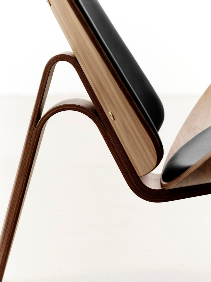 CH07 Shell Chair - Carl Hansen & Son - Chairs - Thor 301 Leather - HORNE