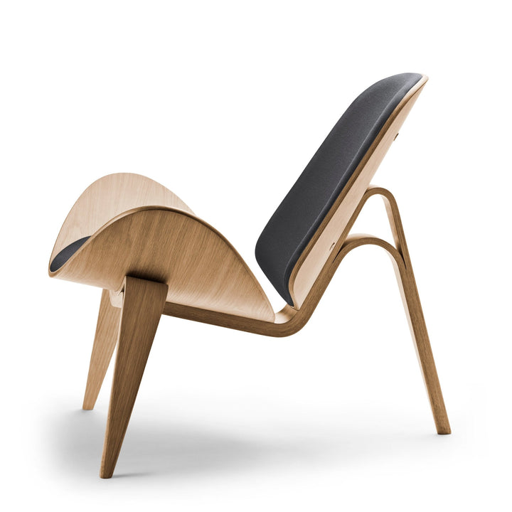 CH07 Shell Chair - Carl Hansen & Son - Chairs - Thor 301 Leather - HORNE