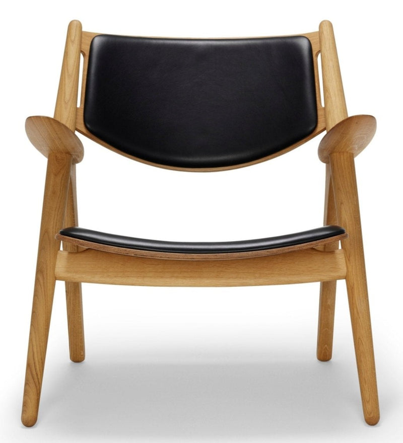 CH28P Lounge Chair - Carl Hansen & Son - Chairs - Lacquered Oak - Leather - Loke 7050 - HORNE