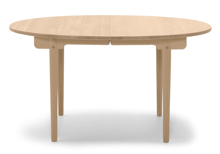 CH337 Round Table - Carl Hansen & Son - Tables - Oiled Oak - HORNE