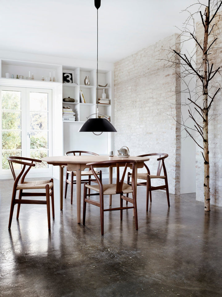 CH337 Round Table - Carl Hansen & Son - Tables - Oiled Walnut - HORNE