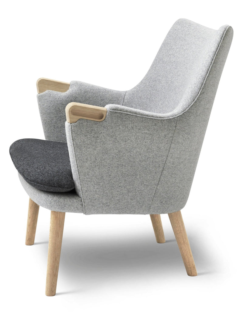 CH71 Lounge Chair - Carl Hansen & Son - Chairs - White Oiled Oak/Hallingdal 130 Cushion - HORNE