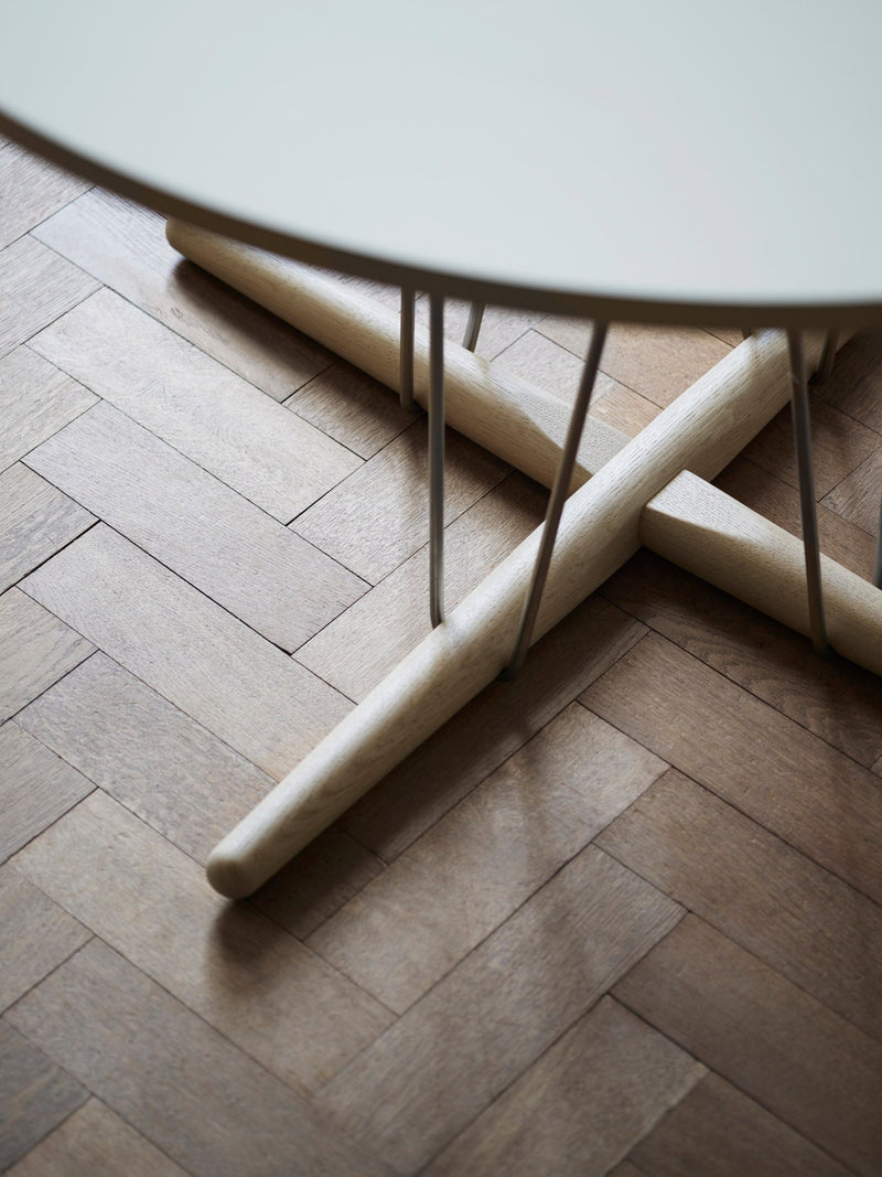 E020 Embrace Table - Carl Hansen & Son - Tables - Ø31.5