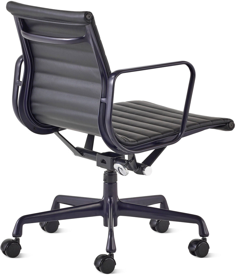 Eames® Aluminum Group Management Chair - Herman Miller® - Chairs - Glides with Manual Seat - Height Adjustment - Polished Aluminum - Prone Obsidian - HORNE