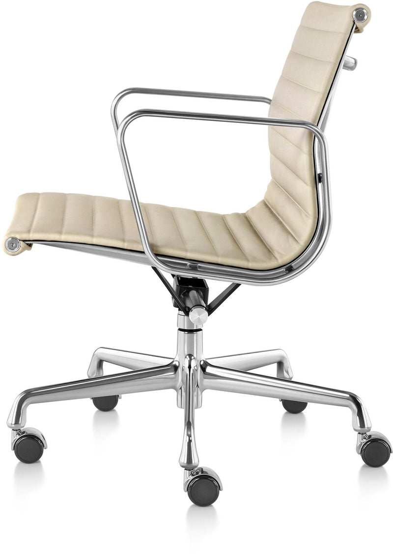 Eames® Aluminum Group Management Chair - Herman Miller® - Chairs - Glides with Manual Seat - Height Adjustment - Polished Aluminum - Prone Obsidian - HORNE