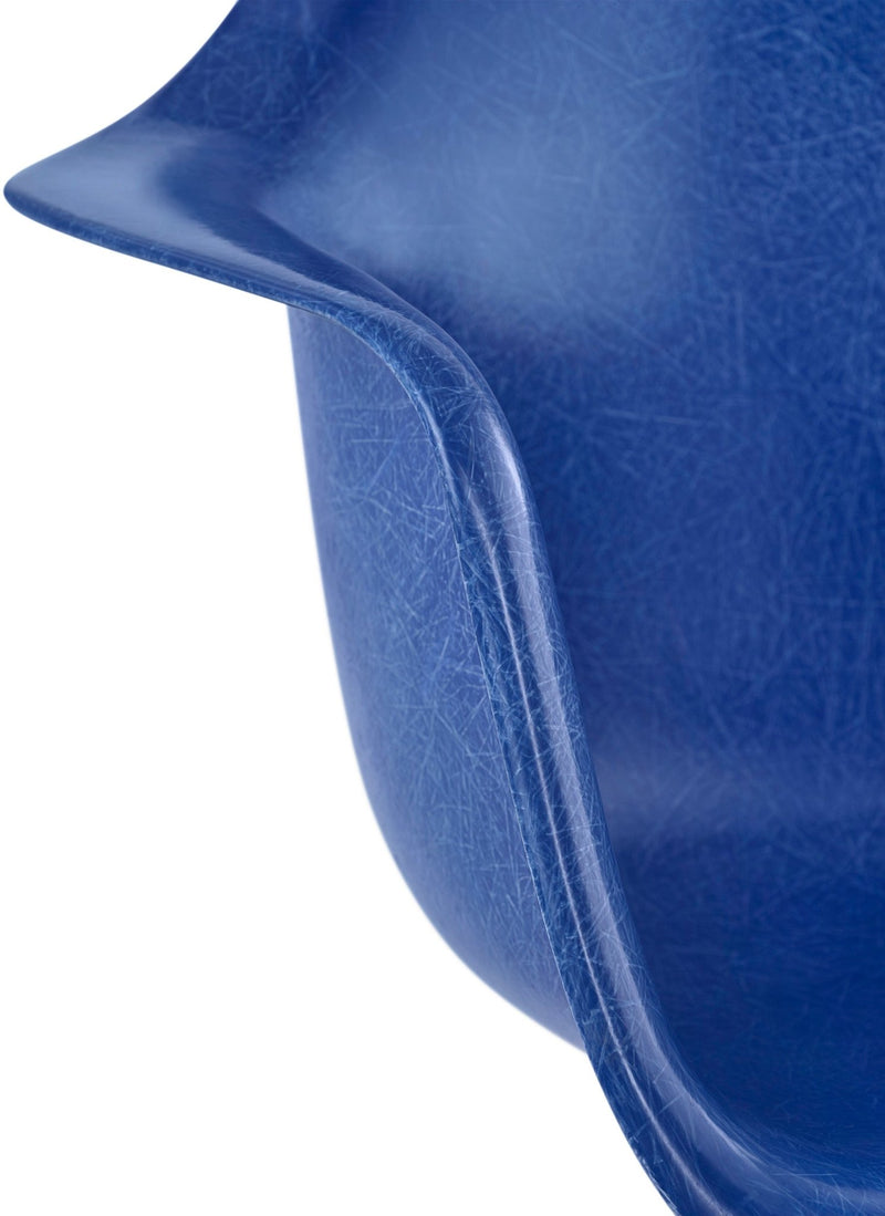 Eames® Molded Fiberglass Armchair – Wire Base - Herman Miller® - Chairs - White - Parchment - Standard Glide - HORNE