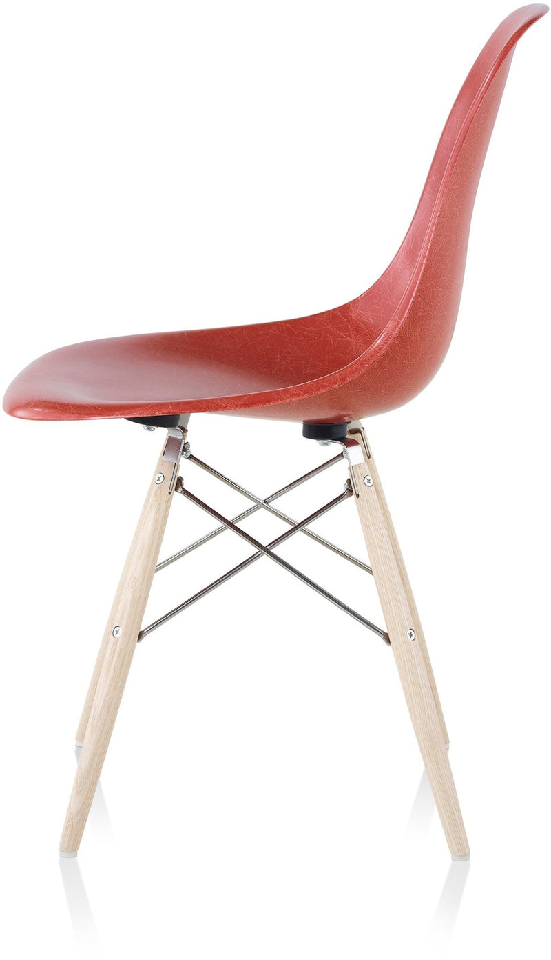 Eames® Molded Fiberglass Side Chair – Dowel Base - Herman Miller® - Chairs - White - Natural Maple - Parchment - HORNE
