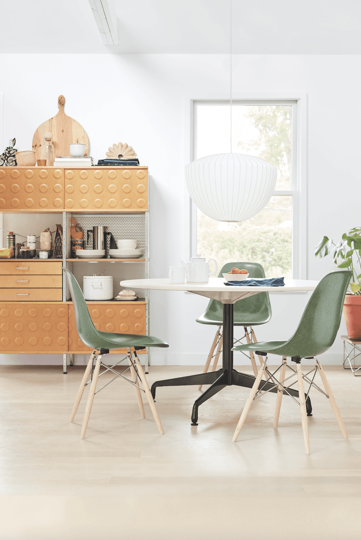 Eames® Molded Fiberglass Side Chair – Dowel Base - Herman Miller® - Chairs - White - Natural Maple - Parchment - HORNE