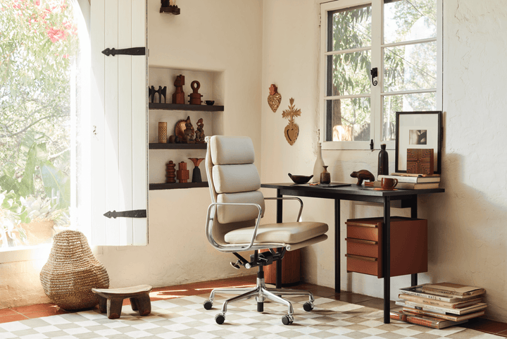 Eames® Soft Pad Executive Chair - Herman Miller® - Chairs - Casters with Manual Seat - Height Adjustment - Polished Aluminum - Prone Obsidian - HORNE