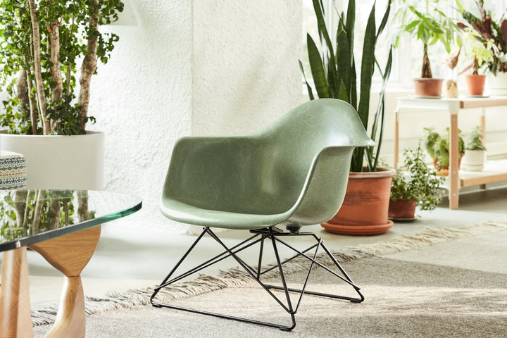 Eames® Wire Base Low Armchair – Fiberglass - Herman Miller® - Chairs - White - Parchment - HORNE