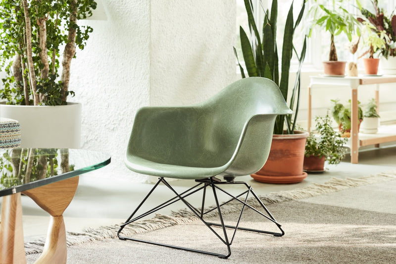 Eames® Wire Base Low Armchair – Fiberglass - Herman Miller® - Chairs - White - Parchment - HORNE