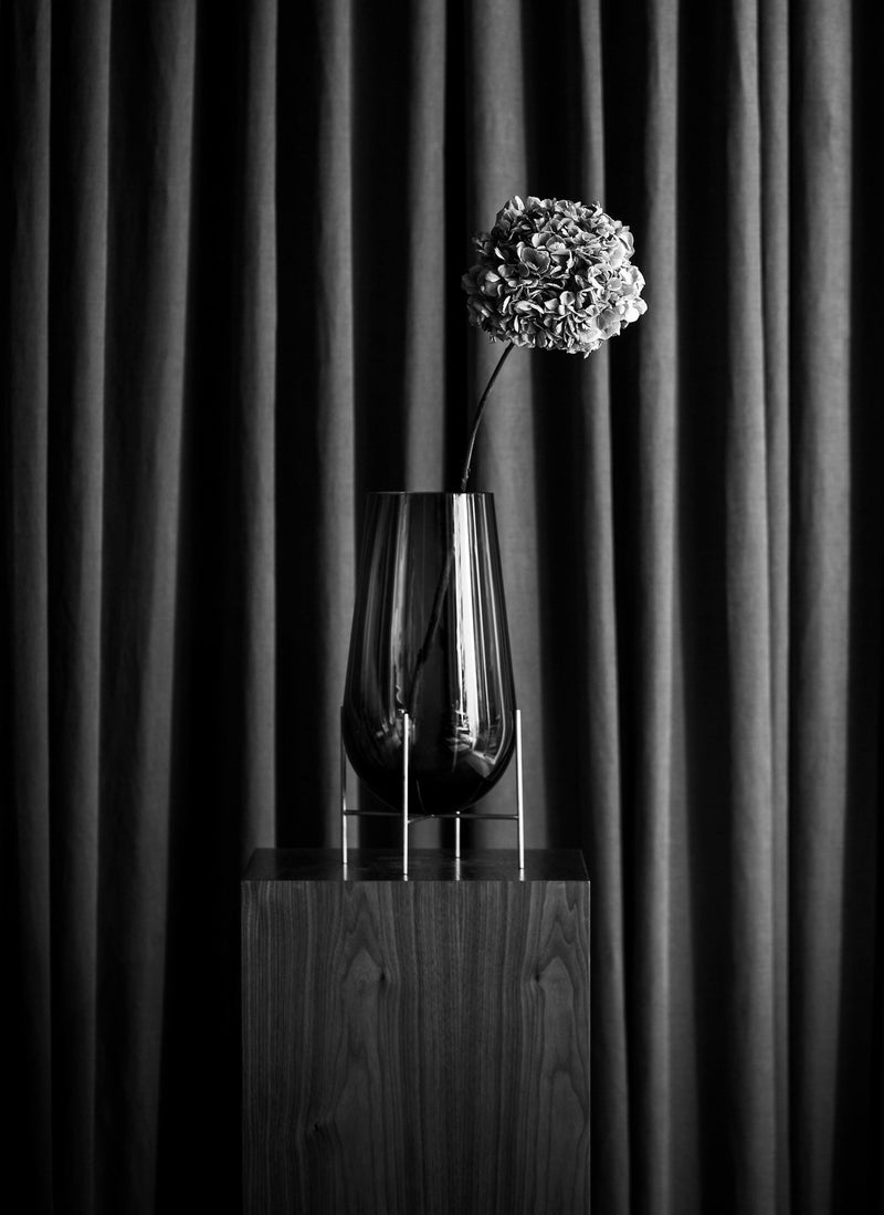 Echasse Vase - Audo Copenhagen - Vases - Small - Smoke/Brushed Brass - HORNE