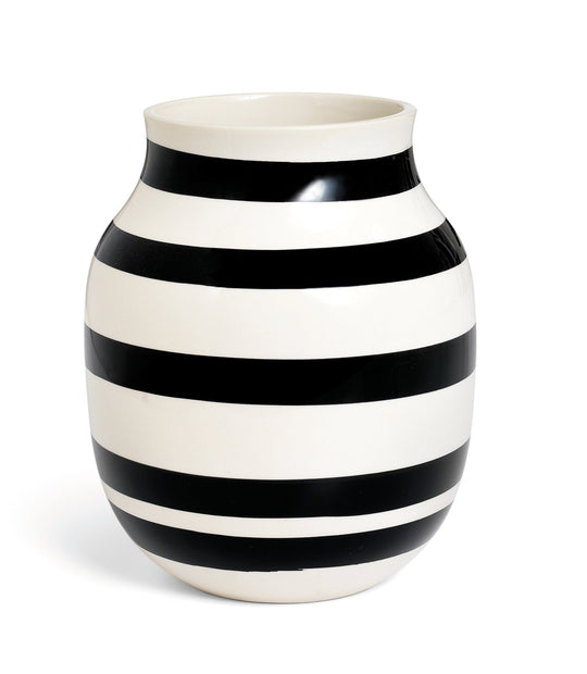 Omaggio Vase - Black - Kähler - Vases - 6.3"Ø - HORNE