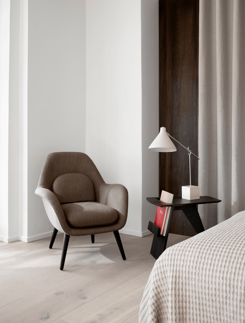 Swoon Lounge Petit Wood Base - Oiled Oak - Fredericia - Chairs - Hallingdal 130 - HORNE