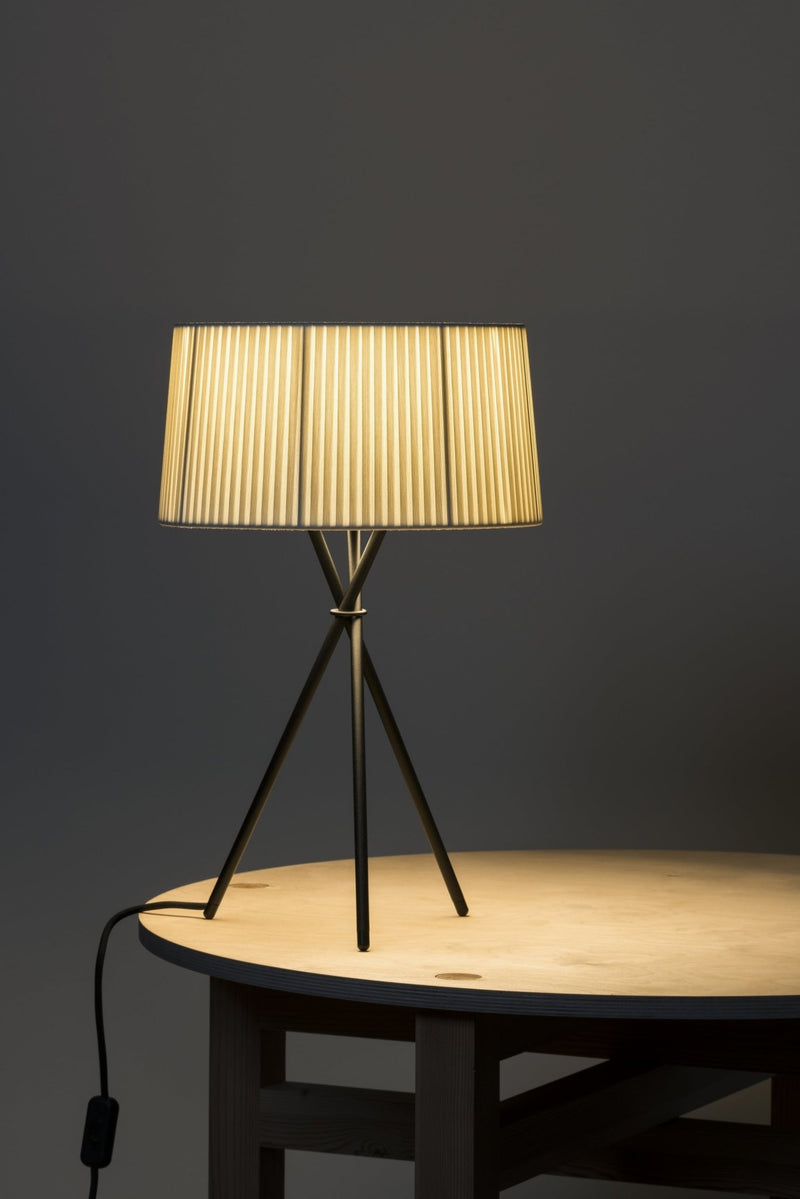 Trípode G6 Table Lamp - Santa & Cole - Table + Task - Natural - HORNE